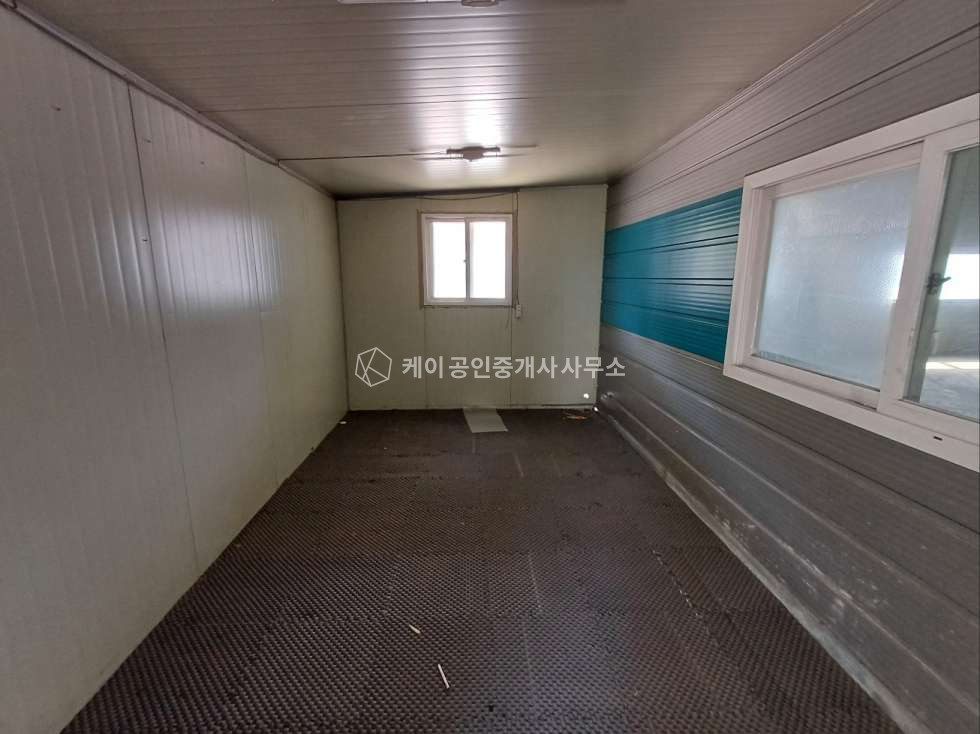 경기 김포시 대곶면 율생리 대지 1039평, 연면적 210평, 사옥형 공장 창고, 40ft 트레일러 회차 가능. 매매 매물번호 12106 사진 14