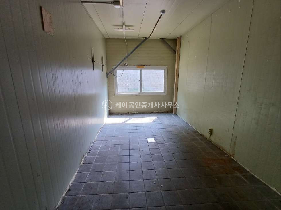 인천 검단구 금곡동 라필지동 마당넓은 제조업소, 1층 130평, 2층 17평(사무실), 호이스트 2.8t, 5톤 진입 가능 월세 매물번호 12124 사진 10