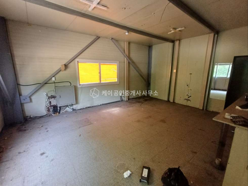 인천 검단구 금곡동 라필지동 마당넓은 제조업소, 1층 130평, 2층 17평(사무실), 호이스트 2.8t, 5톤 진입 가능 월세 매물번호 12124 사진 11