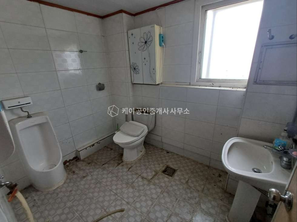 경기 김포시 대곶면 약암리 1동 대지 694평, 건축 236평+가설 124평, 호이스트 2기, 마당 넓은 단독 공장 매매 매물번호 12127 사진 11