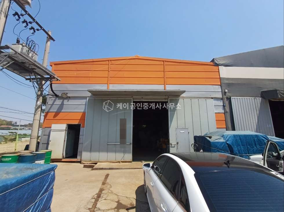 경기 김포시 대곶면 거물대리 통진ic2.5km, 연면적 406평+가설 약150평, 호이스트 다수, 대형차 진입 매매 매물번호 12004 사진 2