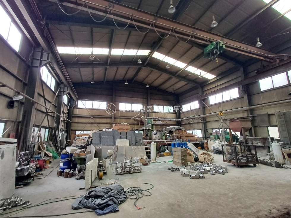 인천 서해구 경서동 다동 임대면적 182평, 호이스트 10톤 외 2기, 집진설비, 전력 50kw(고압), 대형차 공장내부 진입 월세 매물번호 12239 사진 2