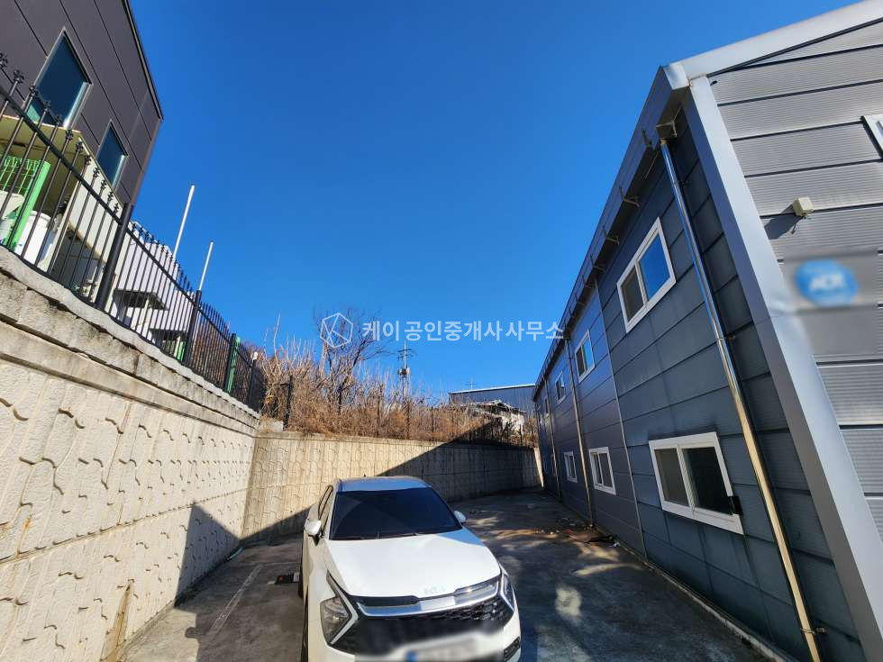 경기 파주시 연다산동 1동 운정신도시 인근 위치한 통건물 100평 공장, 자유로 문발ic 약 7분, 넓은 마당사용 월세 매물번호 11738 사진 4