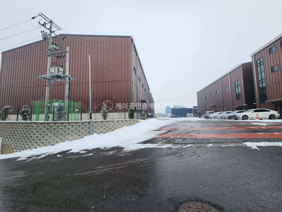 경기 파주시 조리읍 오산리 파주 신축급 대형공장, 대형물류창고, 연면적 1368평, 넓은 마당, 높은층고 15.2m, 40피트 츄레라 가능, 금촌ic 10분이내 월세 매물번호 11539 사진 7