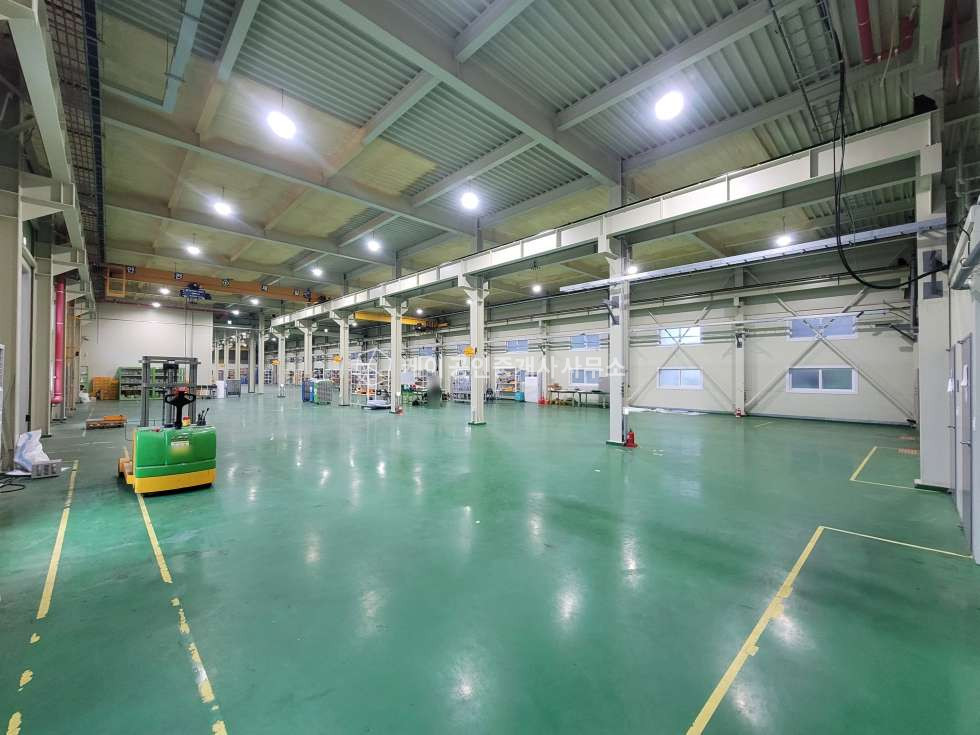인천 서해구 원창동 1동 인천북항, 인천항 인근 , 사옥형 대형공장, 연 1068평, 고전력 990kw,, 호이스트, 화물리프트, 급매가 매매가능 월세 매물번호 11166 사진 1