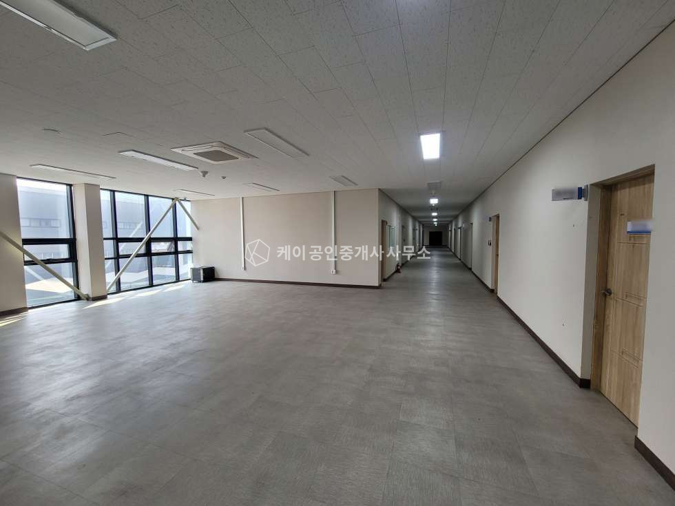 인천 서해구 원창동 1동 인천북항, 인천항 인근 , 사옥형 대형공장, 연 1068평, 고전력 990kw,, 호이스트, 화물리프트, 급매가 매매가능 월세 매물번호 11166 사진 2