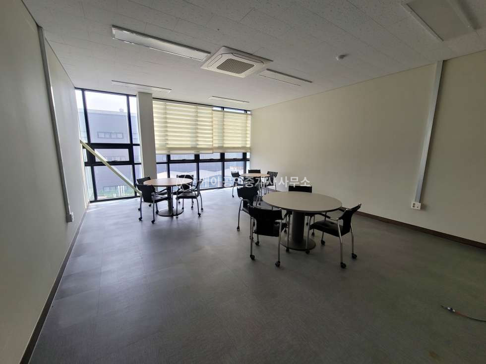 인천 서해구 원창동 1동 인천북항, 인천항 인근 , 사옥형 대형공장, 연 1068평, 고전력 990kw,, 호이스트, 화물리프트, 급매가 매매가능 월세 매물번호 11166 사진 3