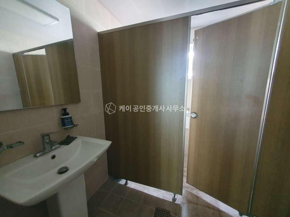 경기 김포시 운양동 1종근생, 실사용 180평,내부사무실,샤워실 ,추레라,신도시인접 월세 매물번호 12369 사진 10