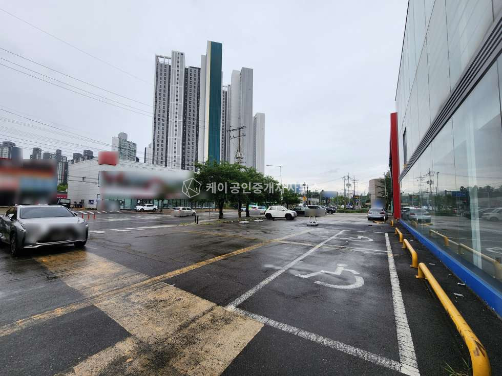경기 고양일산서구 덕이동 나동 경의중앙선 역세권, 왕복 6차선 대로변 위치, 유동차량 매우 많은 경의로 대로변, 광고노출효과 최고의 귀한 매물, 연 222평 통건물 임대 월세 매물번호 12370 사진 4