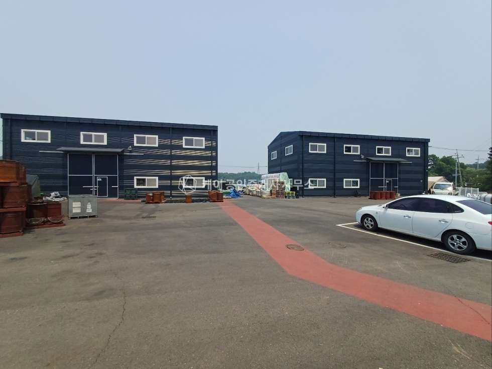 경기 김포시 대곶면 약암리 1동 넓은 단독 마당, 대지 574평, 건평 108평, 트레일러 충분 진입, 대명교차로 인근 매매 매물번호 12132 사진 1