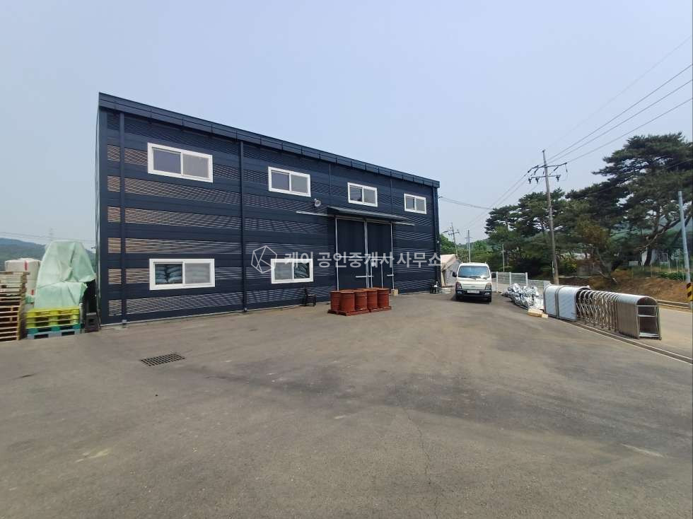 경기 김포시 대곶면 약암리 1동 넓은 단독 마당, 대지 574평, 건평 108평, 트레일러 충분 진입, 대명교차로 인근 매매 매물번호 12132 사진 6
