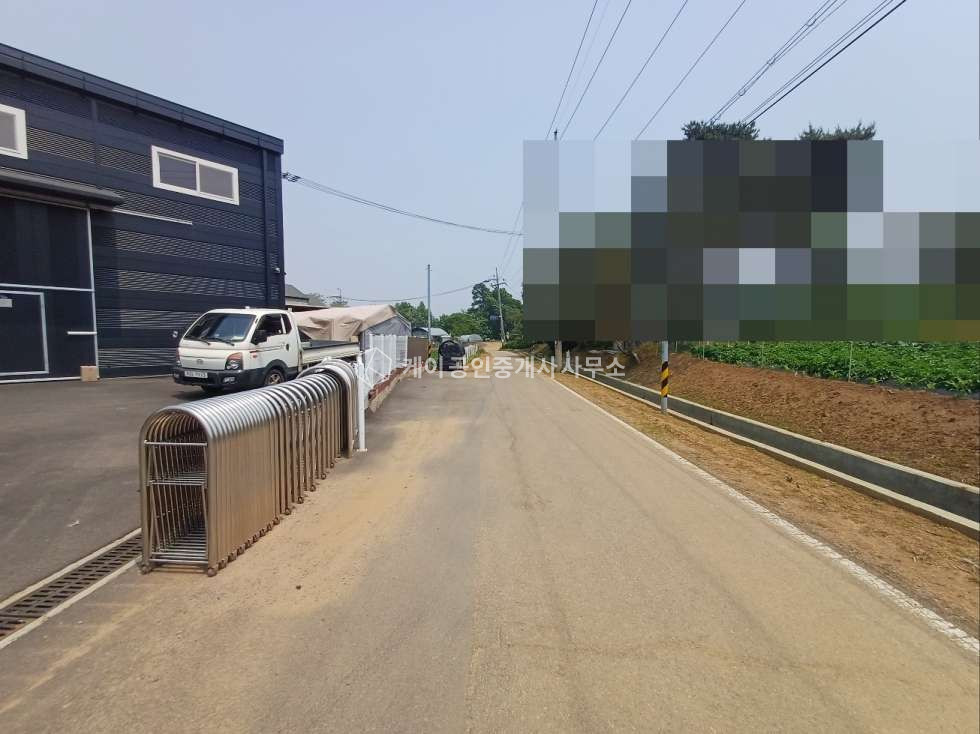 경기 김포시 대곶면 약암리 1동 넓은 단독 마당, 대지 574평, 건평 108평, 트레일러 충분 진입, 대명교차로 인근 매매 매물번호 12132 사진 9
