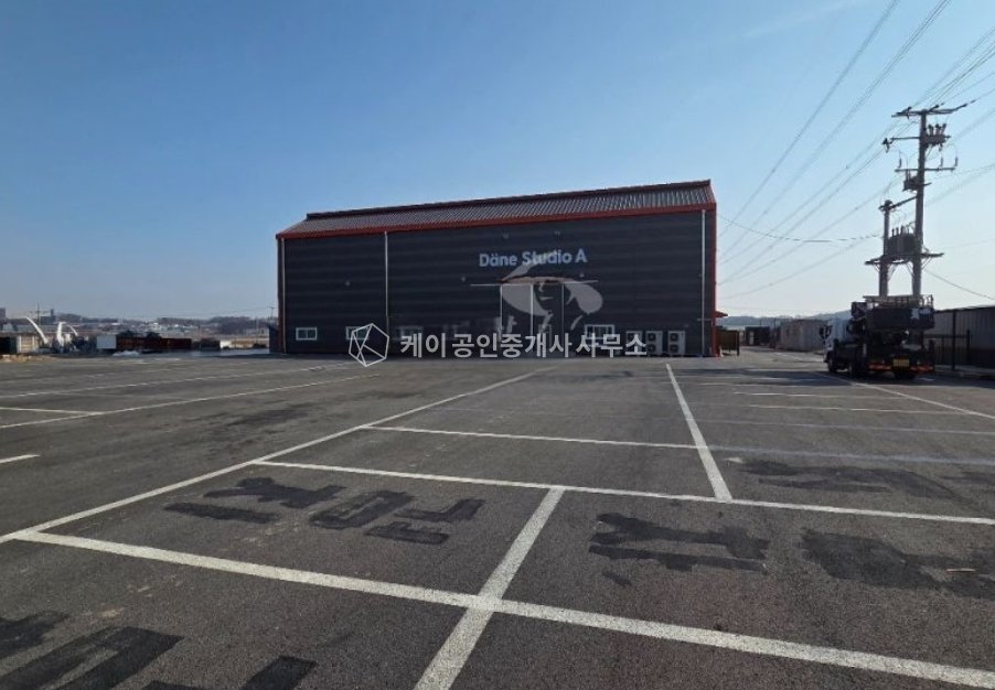 경기 화성만세구 향남읍 구문천리 1동 대지 1800p, 연 300p, 전시장, 스튜디오, 판매 시설, 대형 마당 월세 매물번호 12387 사진 1