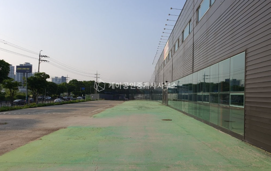 경기 용인기흥구 보정동 대지 1241p, 연 435p, 4차선 도로변, 창고형 매장, 대형 판매시설 추천 월세 매물번호 12389 사진 3