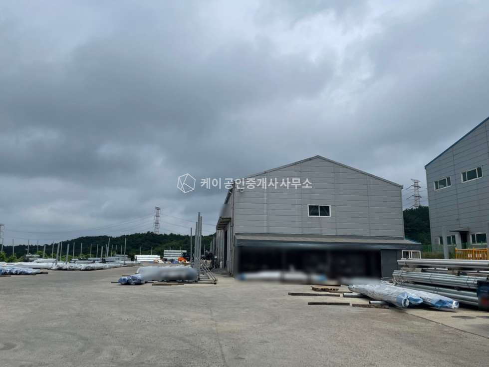충남 당진시 정미면 천의리 충남 당진시 소재, 연면적 약 370평 공장, 넓은 단독마당, 호이스트, 전력 200kw, 사무동O, 기숙사O 월세 매물번호 12408 사진 1