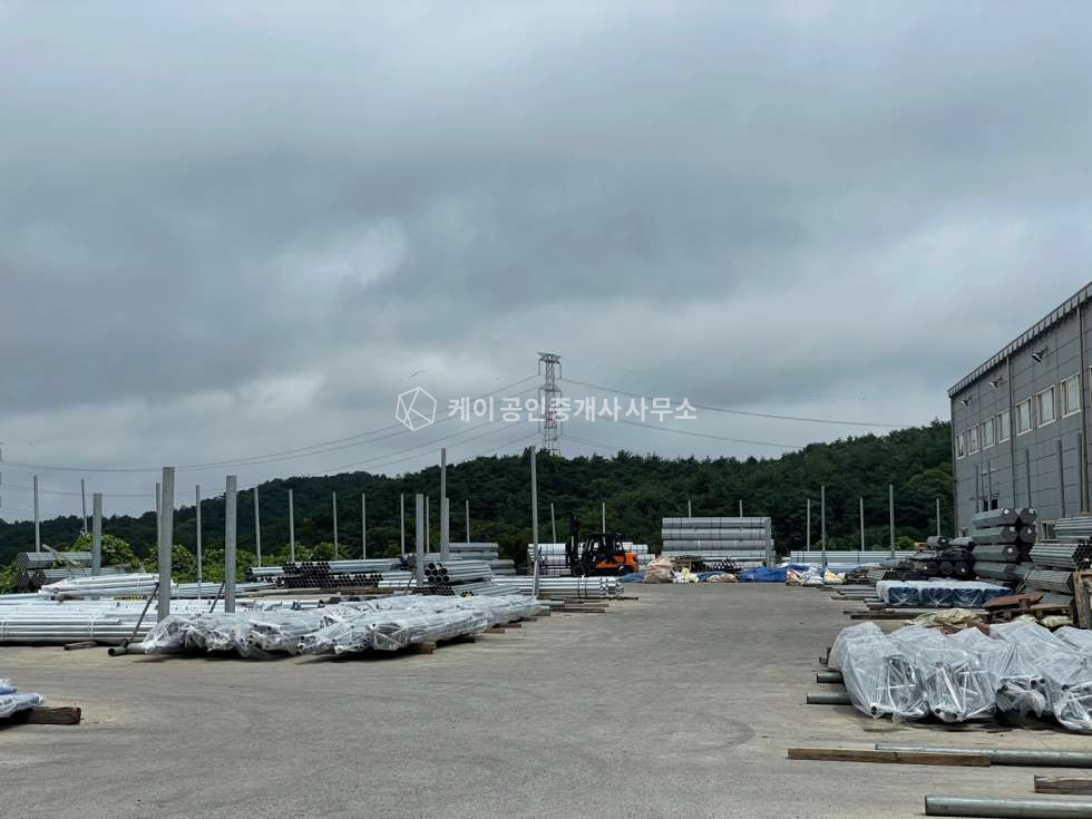 충남 당진시 정미면 천의리 충남 당진시 소재, 연면적 약 370평 공장, 넓은 단독마당, 호이스트, 전력 200kw, 사무동O, 기숙사O 월세 매물번호 12408 사진 3