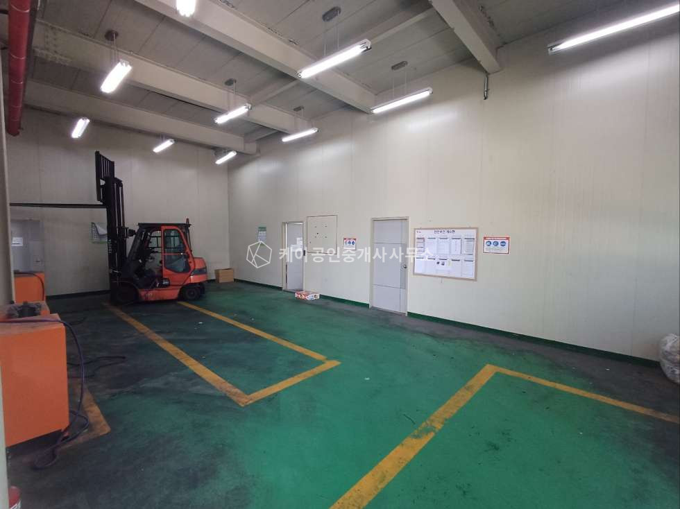 인천 서해구 석남동 연면적 1245평, 대형 물류창고사옥, 넓은 야드, 트레일러 충분 진입, 사무실 126평 매매 매물번호 11827 사진 7