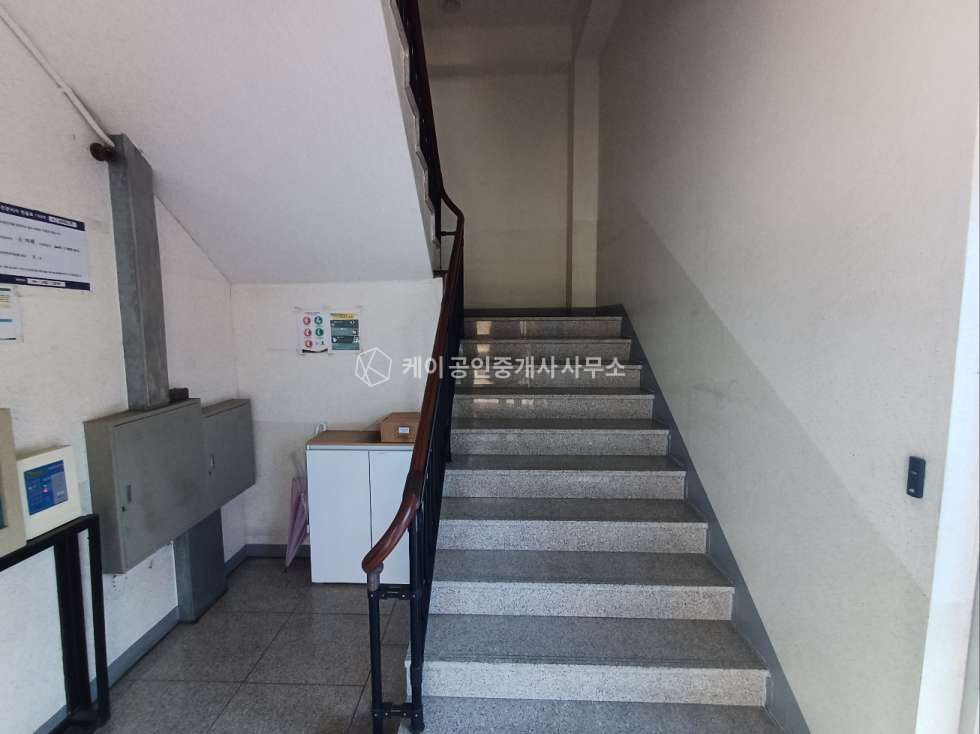 인천 서해구 석남동 연면적 1245평, 대형 물류창고사옥, 넓은 야드, 트레일러 충분 진입, 사무실 126평 매매 매물번호 11827 사진 10
