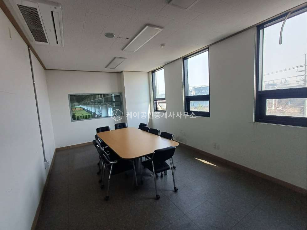 인천 서해구 석남동 연면적 1245평, 대형 물류창고사옥, 넓은 야드, 트레일러 충분 진입, 사무실 126평 매매 매물번호 11827 사진 13