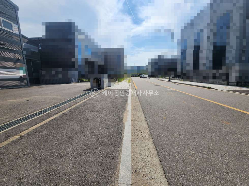 경기 김포시 양촌읍 학운리 학운산단내 공장 100평, c26,c28, 공동마당 월세 매물번호 12423 사진 2