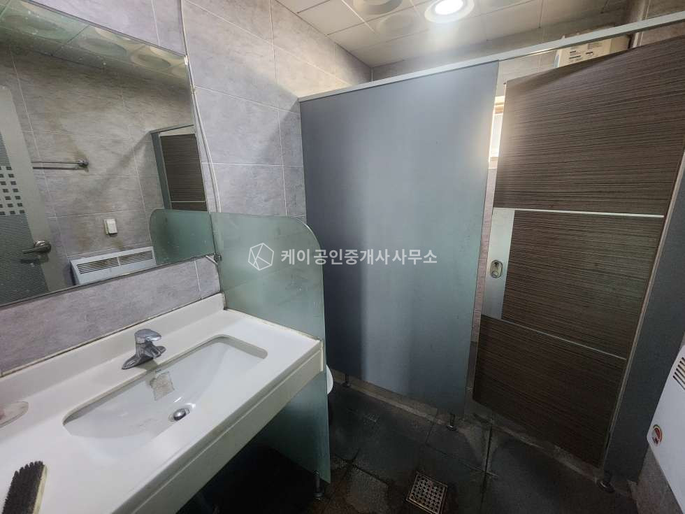 경기 김포시 양촌읍 학운리 공장 150평, 호이스트 3톤, 내부 사무공간, 내부화장실, 즉시입주 가능 월세 매물번호 12427 사진 3