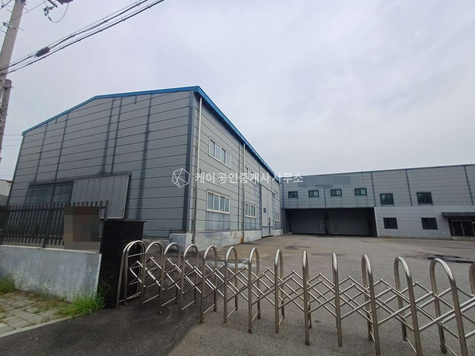 경기 시흥시 정왕동 사옥형 단독 공장 통임대, 4차선 대로변, 넓은 마당, 호이스트 2기 월세 매물번호 12429 사진 2