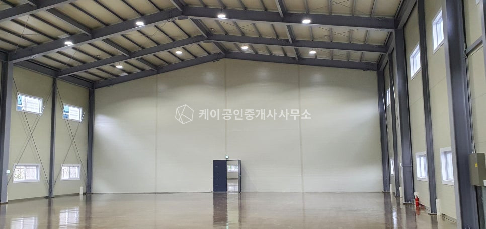 경기 파주시 탄현면 축현리 파주 통건물 400평 창고시설, 신축급 컨디션, 매우 넓은 단독마당, 2차선 도로변 위치 월세 매물번호 12447 사진 5