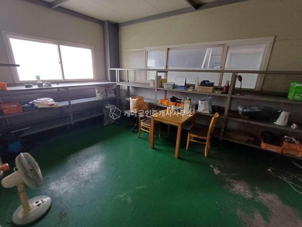 인천 서해구 가좌동 신우정밀동 실속형 소형 단독 공장, 대지 140평, 연 121평, 호이스트 2.8톤, 내부 사무실 매매 매물번호 12499 사진 9