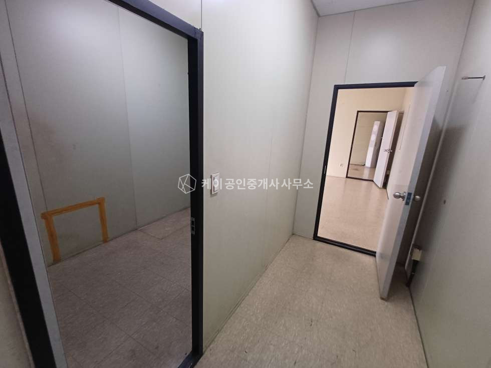 인천 서해구 가좌동 신우정밀동 실속형 소형 단독 공장, 대지 140평, 연 121평, 호이스트 2.8톤, 내부 사무실 매매 매물번호 12499 사진 11