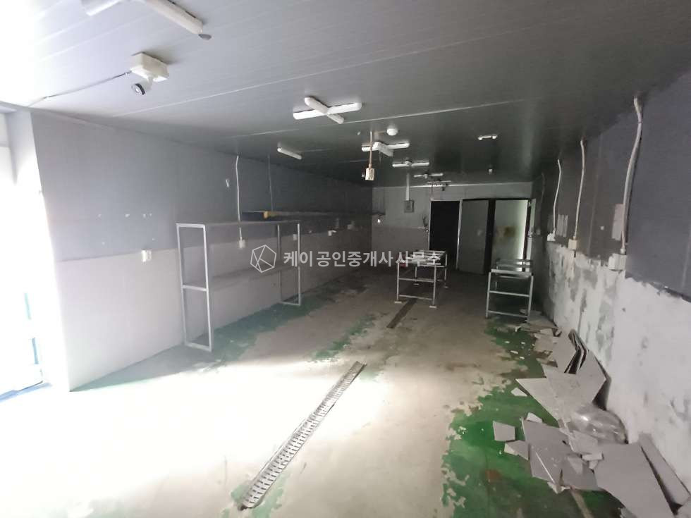 인천 서해구 가좌동 1동 무권리 식품 공장, 임대면적 150평, 냉장냉동고 5대, 내부 사무실 월세 매물번호 12513 사진 8