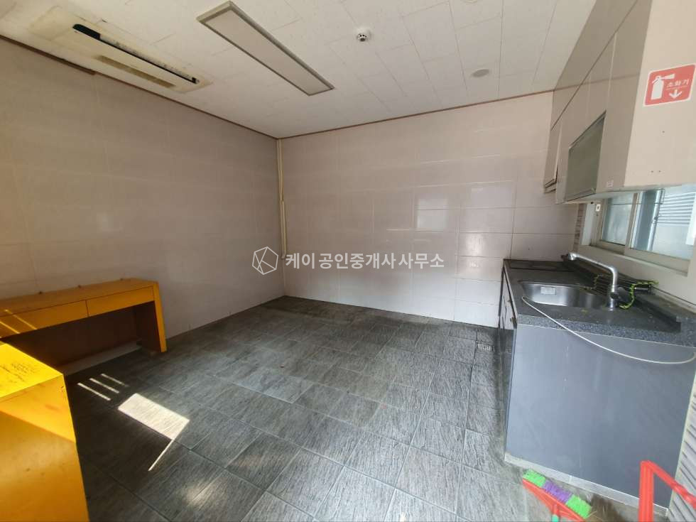 경기 김포시 통진읍 옹정리 내외부 깨끗! 준신축급 단독공장, 사무동, 기숙사, 층고 9m,즉시입주 가능 매매 매물번호 12156 사진 13