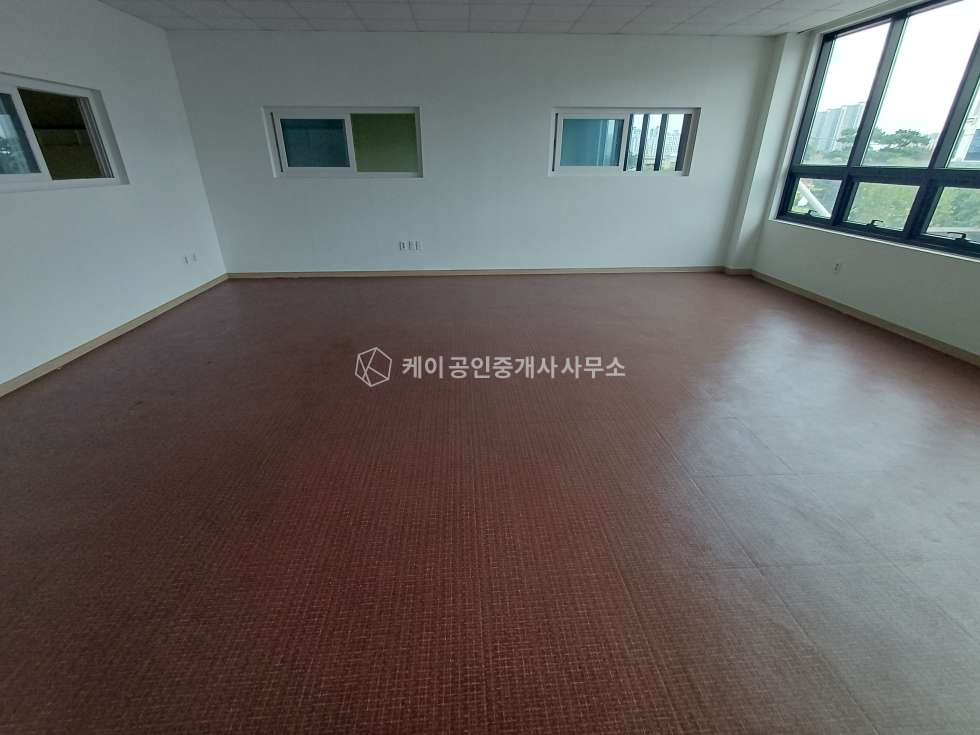인천 서해구 청라동 G동 신축급 공장, 1층 164평+2층 25평, 대형 공용마당, 40피트 츄레라, 호이스트 5톤 월세 매물번호 12517 사진 12