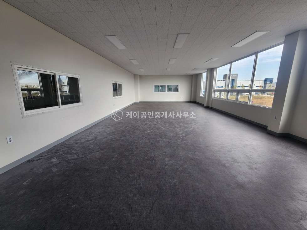 경기 김포시 양촌읍 학운리 학운산단 신축 첫 입주, 호이스트 5톤, 내부 사무실, 내부 화장실 월세 매물번호 12536 사진 4