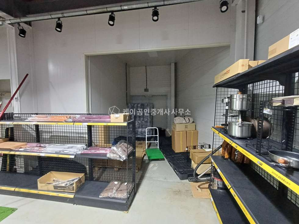 경기 시흥시 방산동 신천ic 차량 5분, 1층 95평+2층 95평, 대형차량 진입 가능, 제조업 가능 월세 매물번호 12539 사진 8