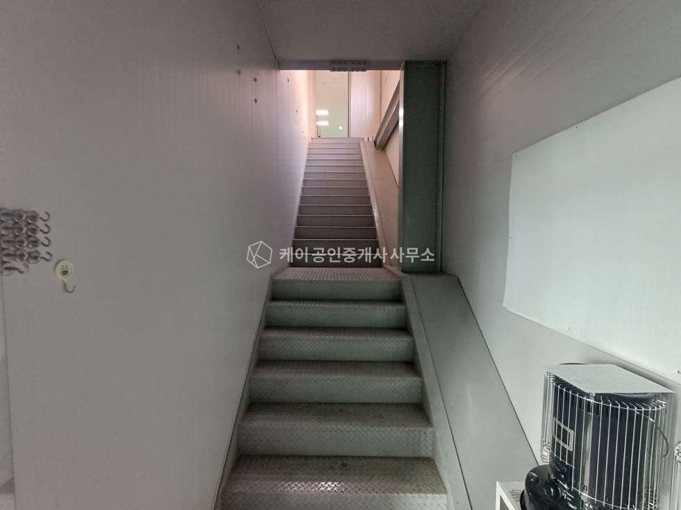 경기 시흥시 방산동 신천ic 차량 5분, 1층 95평+2층 95평, 대형차량 진입 가능, 제조업 가능 월세 매물번호 12539 사진 14