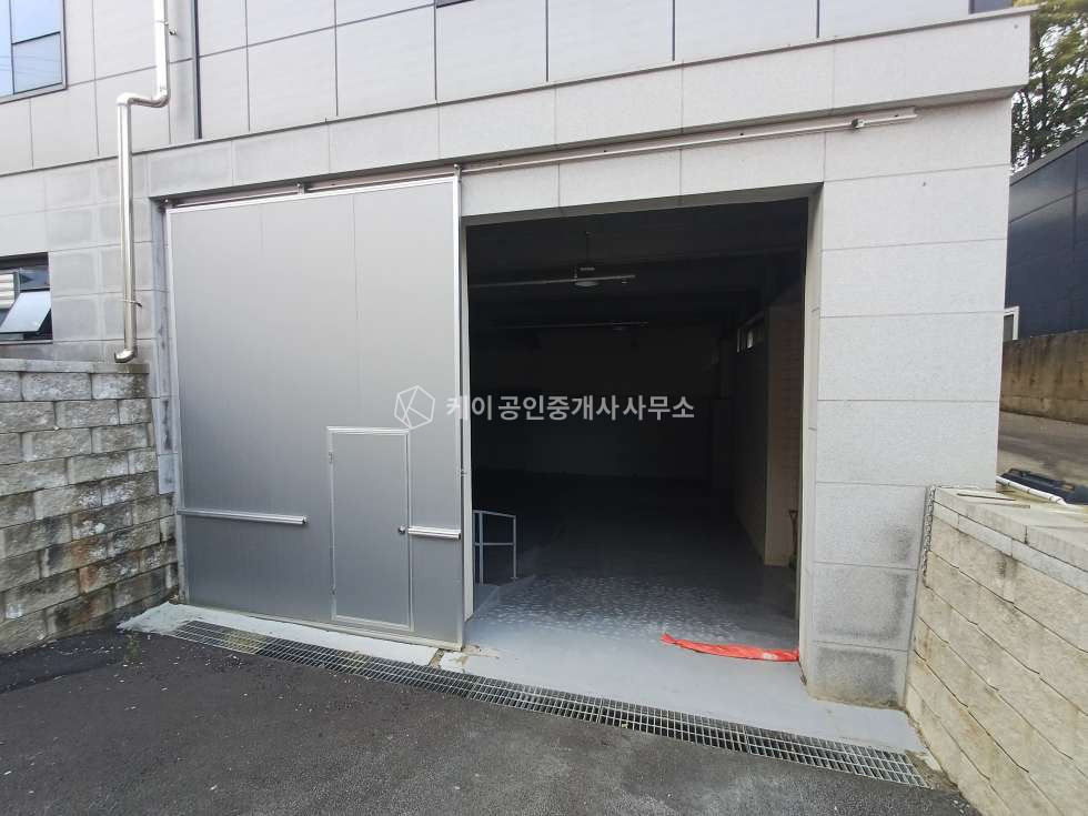 경기 시흥시 방산동 임대면적 161평, 신천ic 인근, 공장 등록 가능, 내부 차량 진입 가능 월세 매물번호 12540 사진 5
