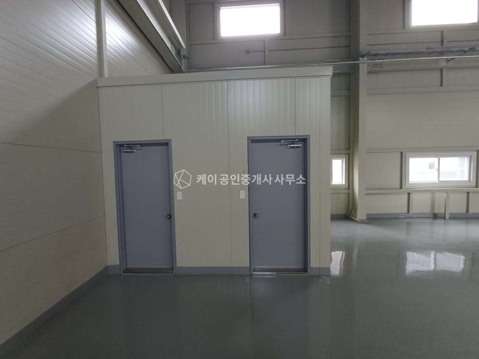 인천 서해구 청라동 주건축물제1동 신축 첫입주, 임대면적 202평, 넓은 공용마당, 츄레라 회차 가능. 월세 매물번호 12518 사진 9