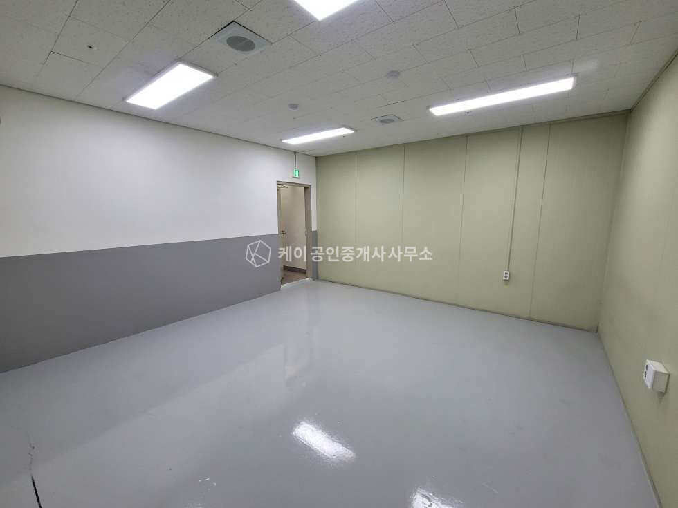 경기 김포시 고촌읍 전호리 고촌읍 초대형 저온창고(상온전환가능) 대형차량 진입, 도크시설, 지하1층, 김포ic 2분, 올림픽대로 5분이내 월세 매물번호 10805 사진 7