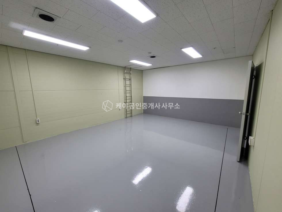 경기 김포시 고촌읍 전호리 고촌읍 초대형 저온창고(상온전환가능) 대형차량 진입, 도크시설, 지하1층, 김포ic 2분, 올림픽대로 5분이내 월세 매물번호 10805 사진 8