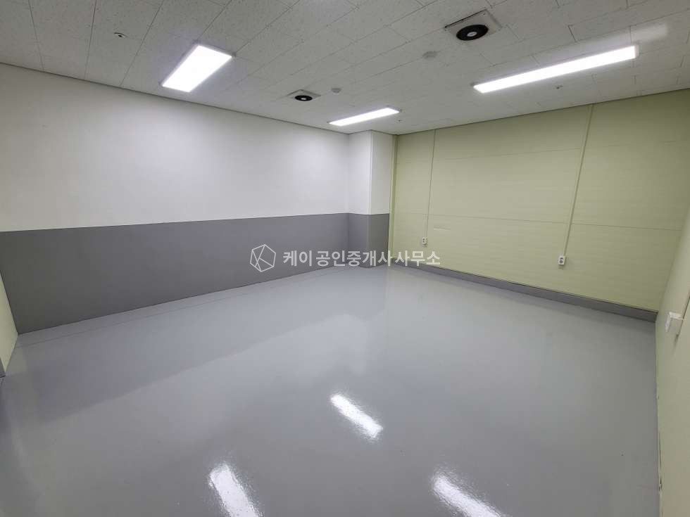 경기 김포시 고촌읍 전호리 고촌읍 초대형 저온창고(상온전환가능) 대형차량 진입, 도크시설, 지하1층, 김포ic 2분, 올림픽대로 5분이내 월세 매물번호 10805 사진 9