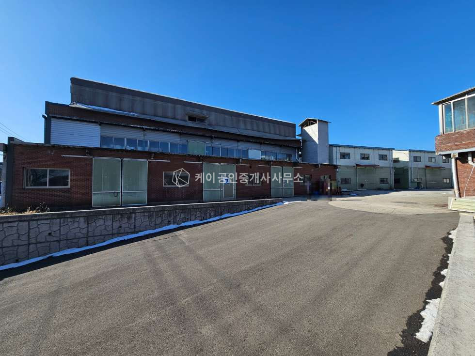 경기 파주시 조리읍 능안리 조리읍 연면적 570평 네동, 2차선 도로접, 추레라 진입 가능, 넓은마당 매매 매물번호 12680 사진 2