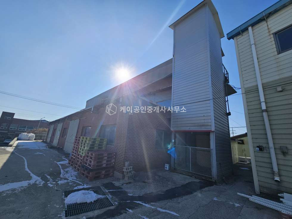 경기 파주시 조리읍 능안리 조리읍 연면적 570평 네동, 2차선 도로접, 추레라 진입 가능, 넓은마당 매매 매물번호 12680 사진 3