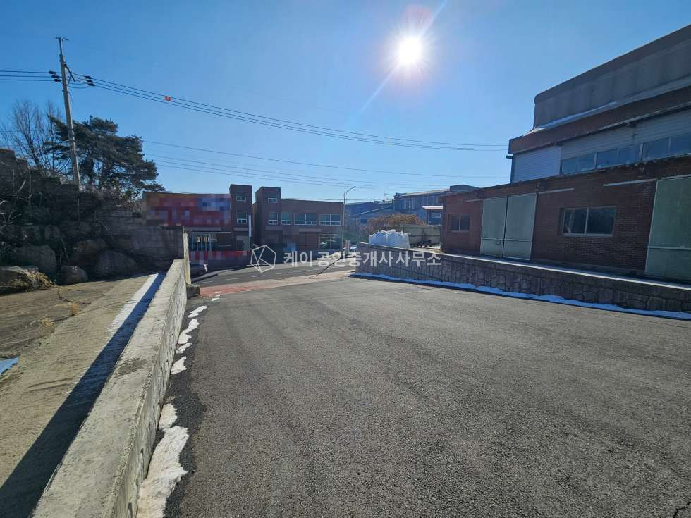경기 파주시 조리읍 능안리 조리읍 연면적 570평 네동, 2차선 도로접, 추레라 진입 가능, 넓은마당 매매 매물번호 12680 사진 11