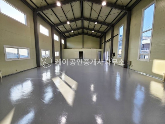 경기 파주시 탄현면 법흥리 탄현면 준신축급 60평 임대, 두동 가능,내부사무실, 단독마당, 제조업 등록 가능, 랙설치 월세 매물번호 12726 사진 2