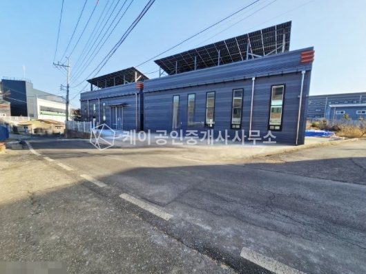 경기 파주시 탄현면 법흥리 탄현면 준신축급 60평 임대, 두동 가능,내부사무실, 단독마당, 제조업 등록 가능, 랙설치 월세 매물번호 12726 사진 4
