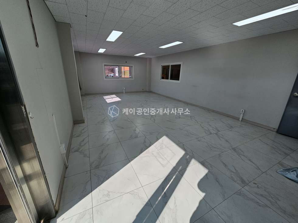 경기 파주시 탄현면 법흥리 신축 150평 임대, 물류창고 추천, 내부 사무실, 자동문 설치, 깔끔하고 넓은 마당, 츄레라 가능 월세 매물번호 12728 사진 6