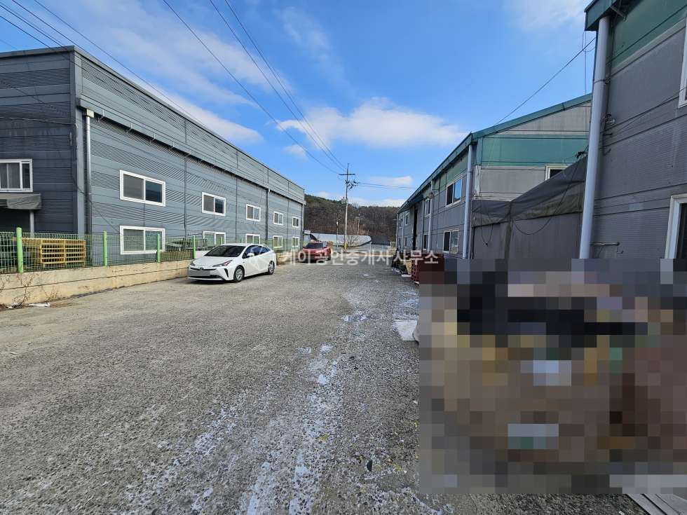 경기 파주시 탄현면 법흥리 나동 자유로 인접 120평 공장 임대,저렴한 임대료, 층고 7 m, 대형차 진입가능,넓은 주차공간 월세 매물번호 12731 사진 3