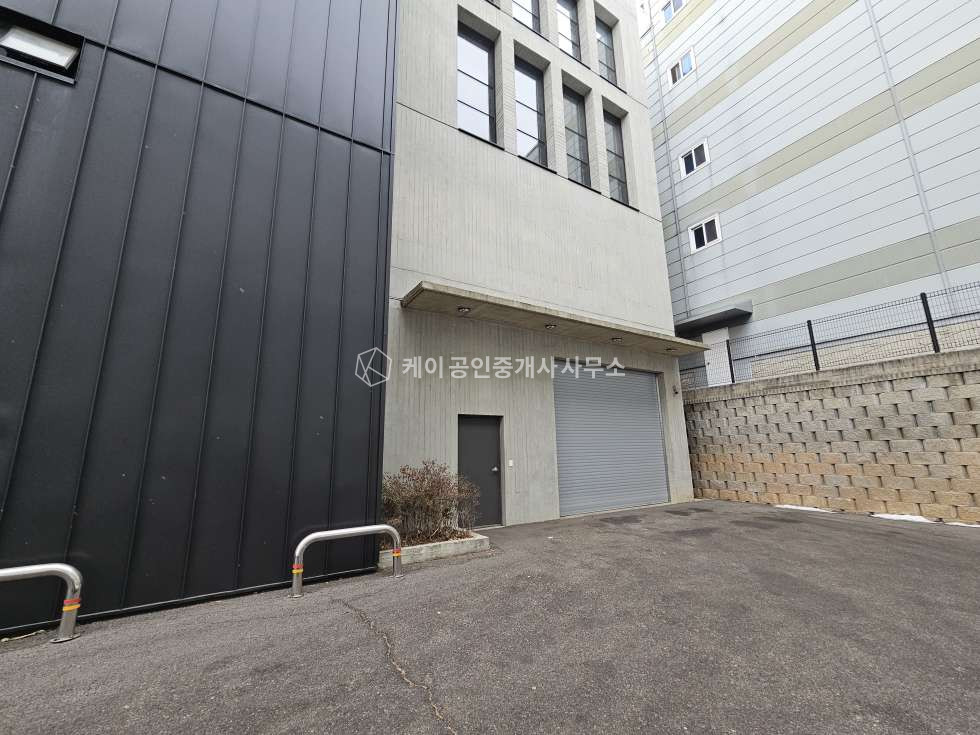경기 시흥시 매화동 매화산업단지 252평 1층공장 임대 높은층고, 고전력, 전기전자업종 입주가능 월세 매물번호 12738 사진 1
