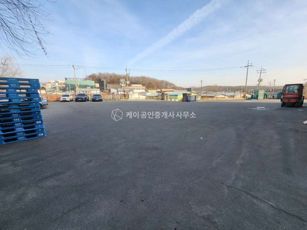 경기 고양일산동구 식사동 창고 실 사용면적 1034평, 도크, 추레라, 내부사무실,휴게실 완비 월세 매물번호 12743 사진 18
