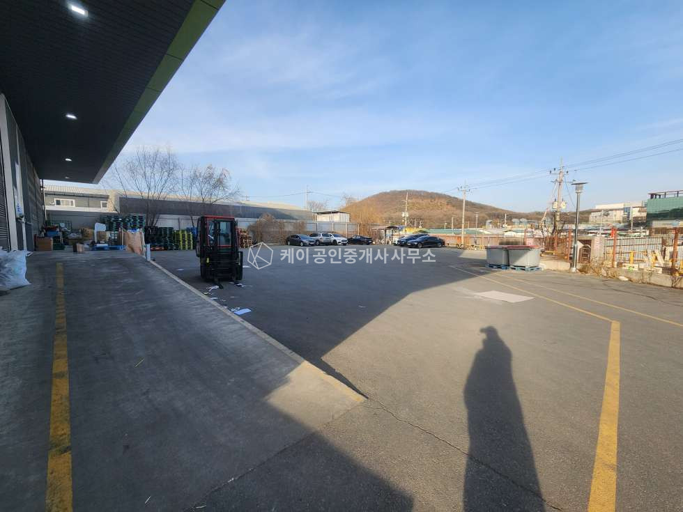 경기 고양일산동구 식사동 창고 실 사용면적 1034평, 도크, 추레라, 내부사무실,휴게실 완비 월세 매물번호 12743 사진 19